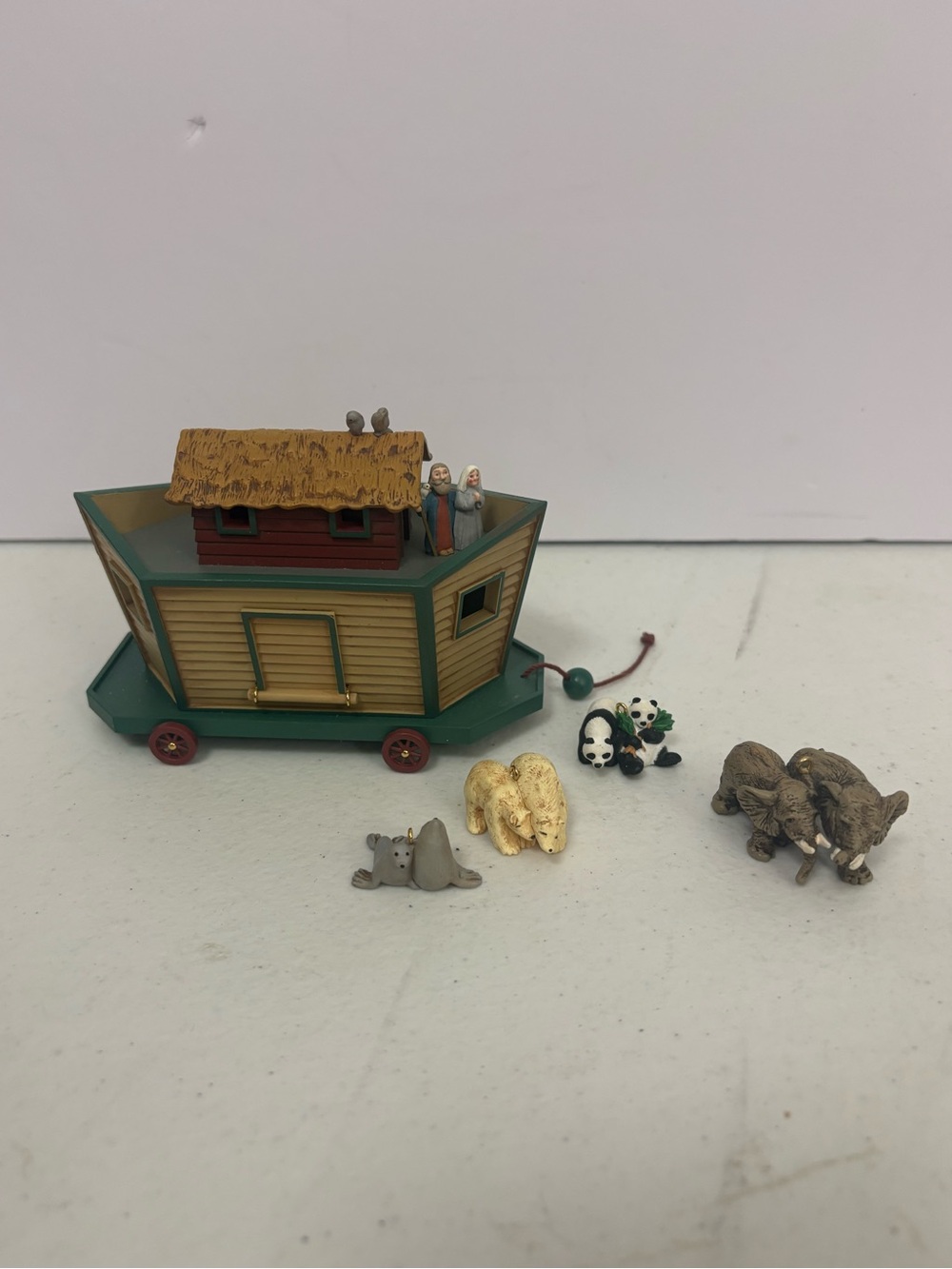 Hallmark Keepsake Noah's Ark Special Edition ornaments + 4 miniature animals